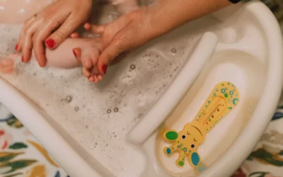 How to give the baby the first bath at home?